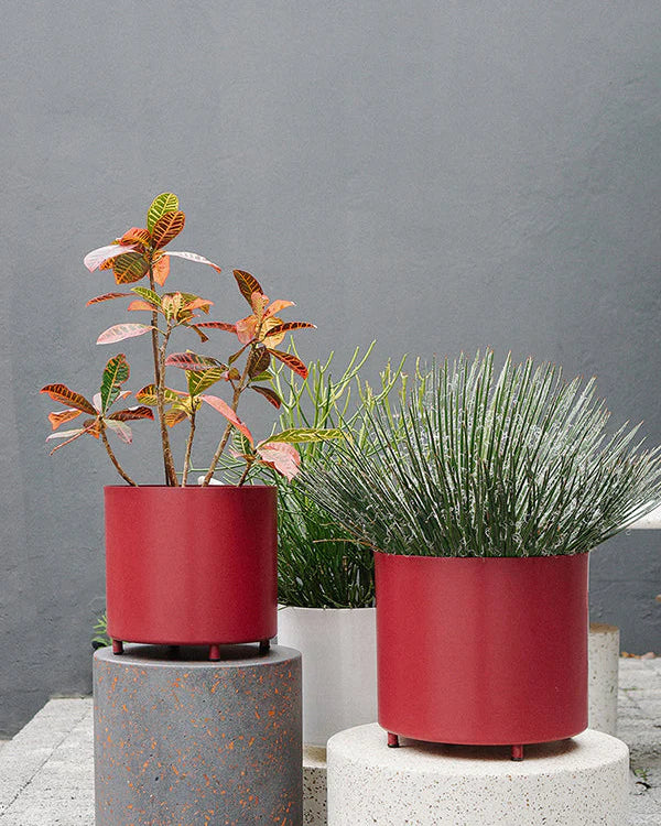 Vaso alumínio reto 33 com pé e furo na base - Sob encomenda