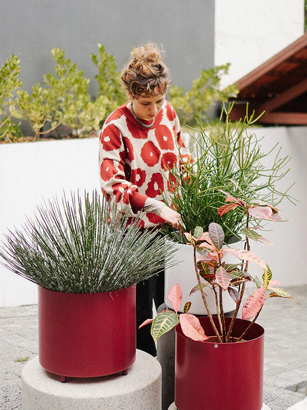 Vaso alumínio reto 33 com pé e furo na base - Sob encomenda